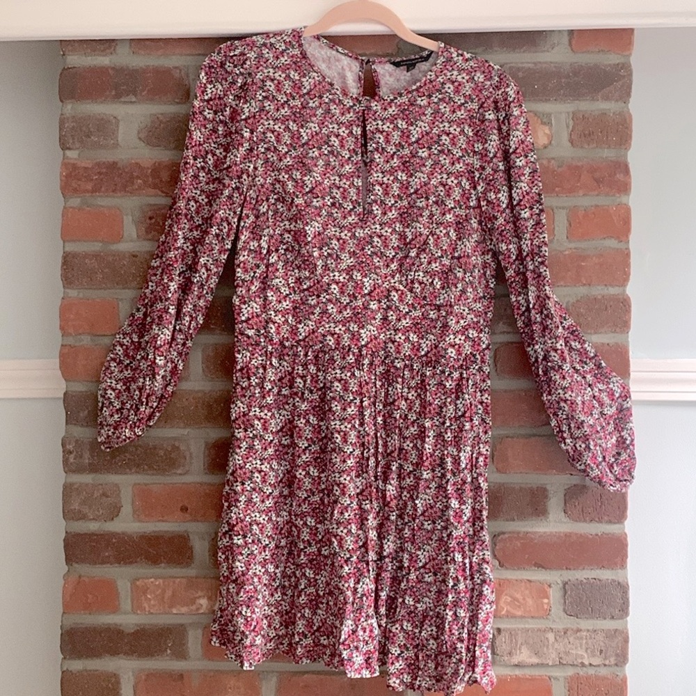Banana republic long sleeve floral lightweight dress size 10. Smoke free home!